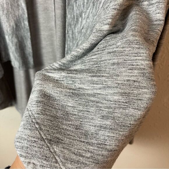 Athleta Nirvana Wear Two Ways Wrap Size Medium - Picture 3 of 4